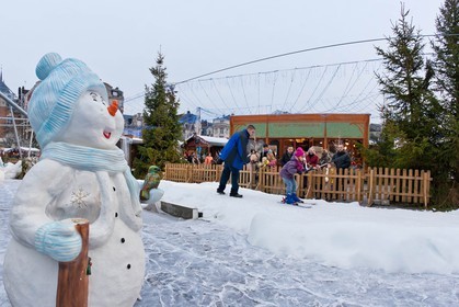 La patinoire en glace naturelle installée par Synerglace à Saint-Quentin
