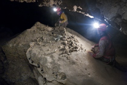 Gorges d'Agnielles, Spéléologie