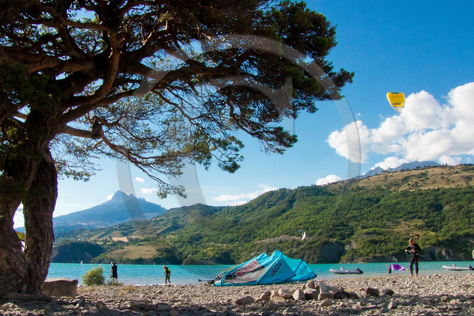 Lac de Serre-Ponçon, plage du villege des Crots, Crots Beach, haut lieu des Kitesurf