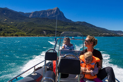 Out Emotion, croisière en vedette en acajou