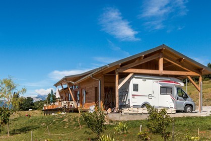 Constructeur de maison en paille