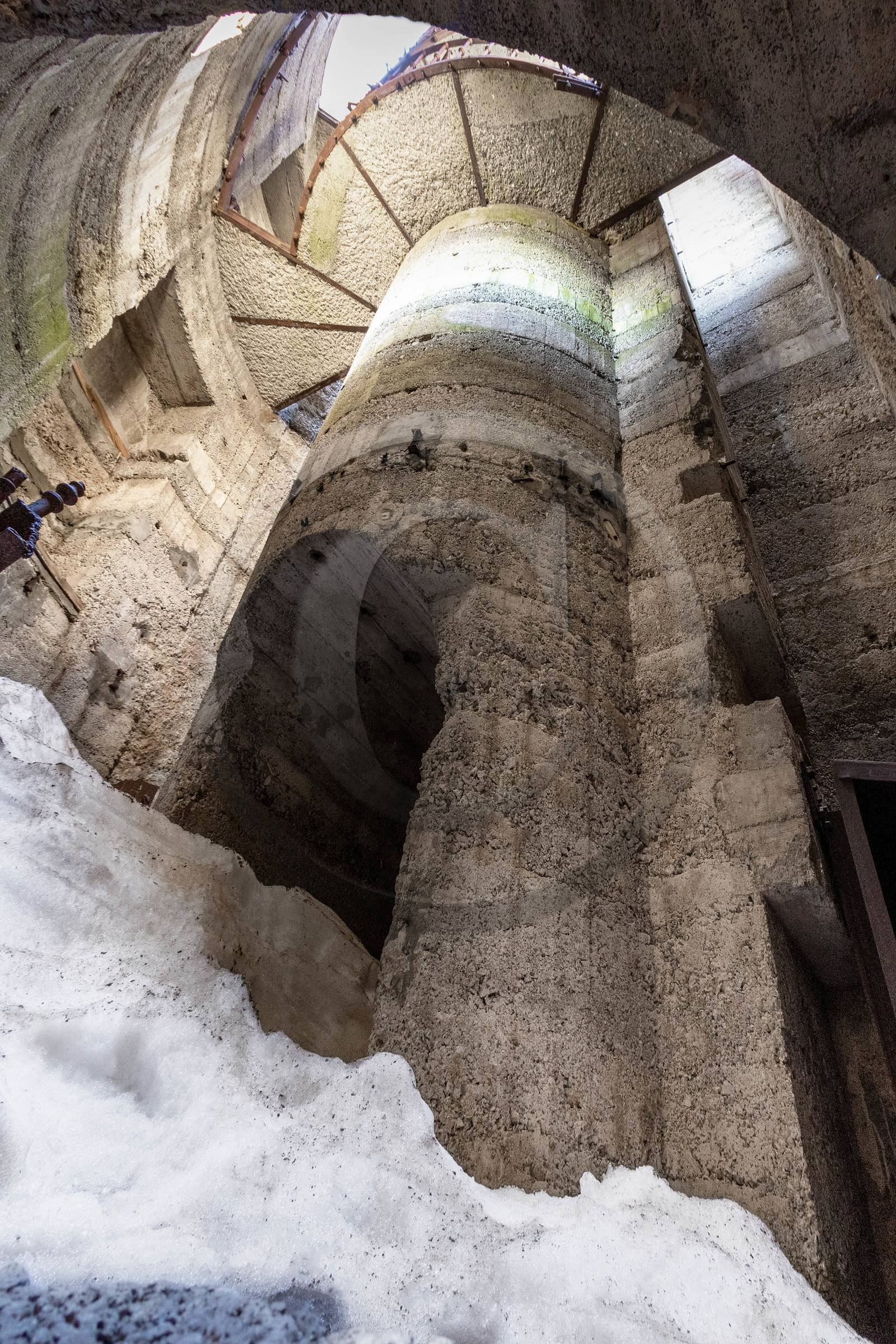 Fort du Chaberton et les ruines de l'ancien camp militaire