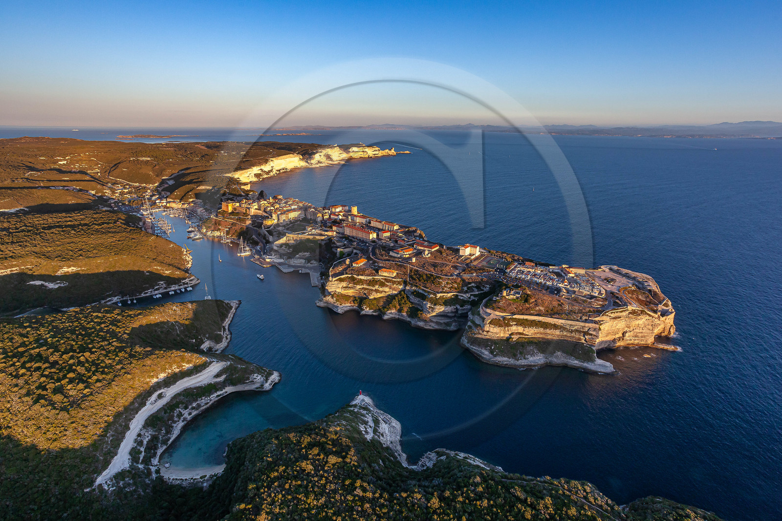 La citadelle et le port de Bonifacio