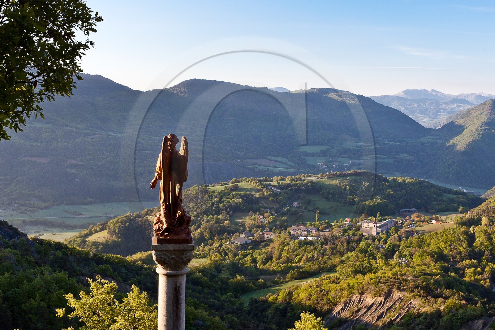 L'oratoire de l'ange est l'endroit où Benoîte a été transportée par l'ange, col de l'Ange