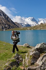 Randonnée au lac du Goléon devant la Meije