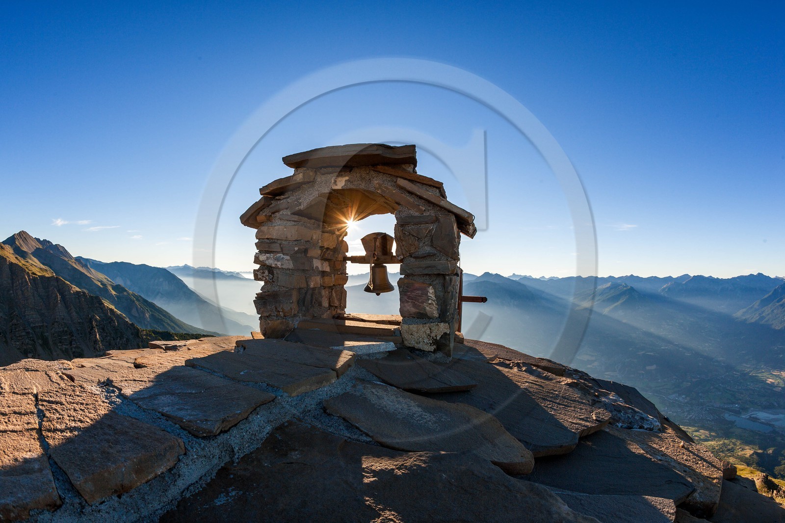 Lac de Serre-Ponçon, Chapelle du Mont Guillaume (2 552 mètres d'altitude)