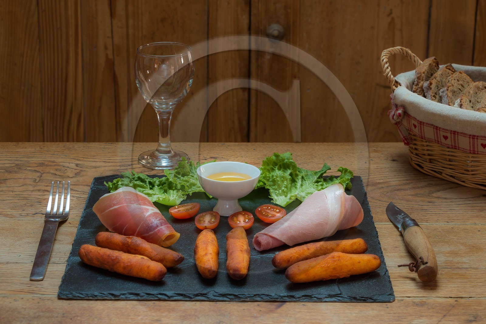 Saveurs des Montagnes, Le Champ d'Or, assiette du Champsaur, charcuterie et ravioles