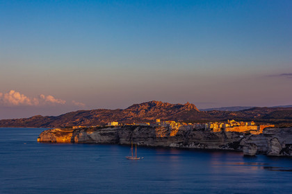 Lever de soleil sur Bonifacio