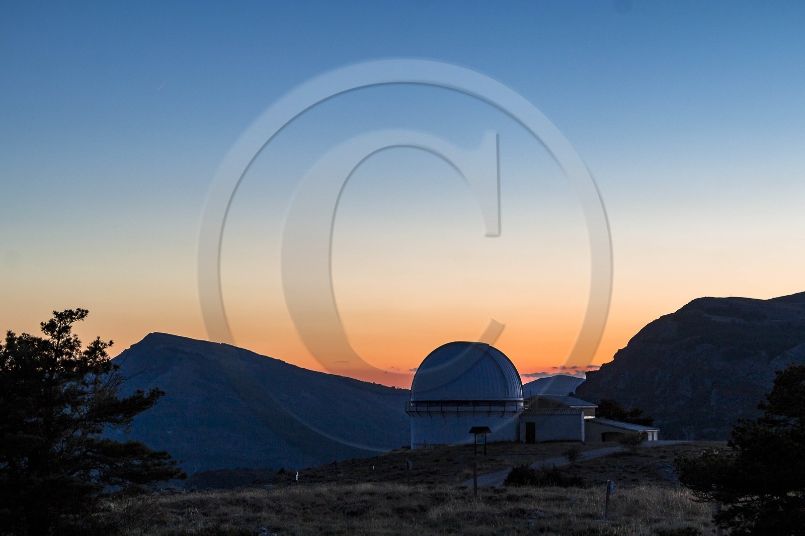 Caussols, plateau karstique de Calern, observatoire de la Cote d'Azur, Observatoire des sciences de l’Univers