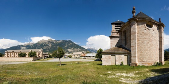 Mont-Dauphin, fortifications Vauban, église inachevée
