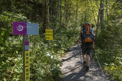 Randonnée pédestre sur le GR54