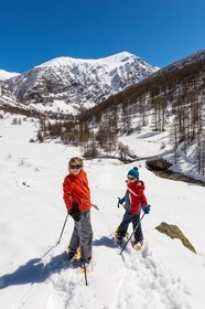 Crévoux, randonnée famille en raquettes à neige