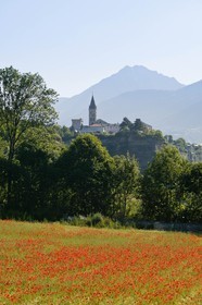 La ville d'Embrun est construite sur un roc et domine la Durance
