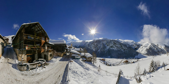 Saint-Véran, 2 042 m d'altitude,  plus haute commune  d'Europe
