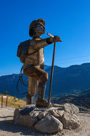 Statue d' Edward Whymper par l'artiste Christian Burger