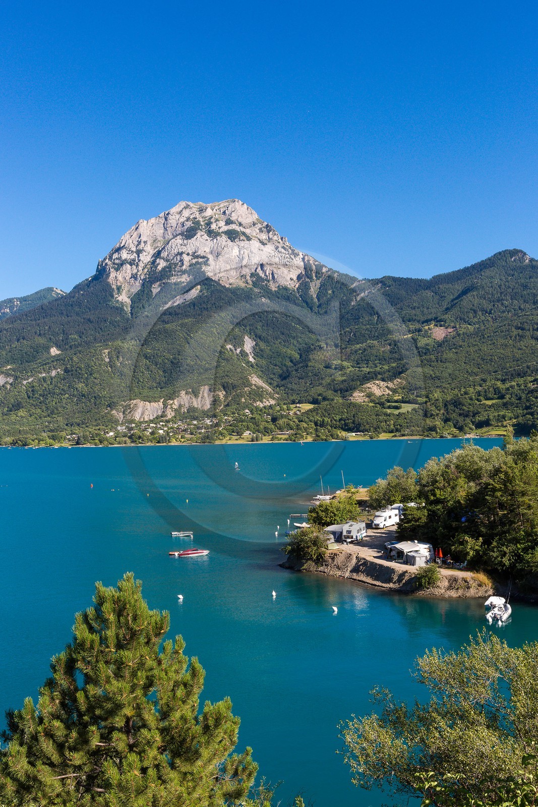Prunières, Les Touisses, camping Le Nautic et le Pic de Morgon  