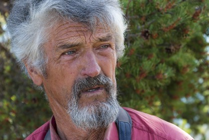 Alpage du Gau, le berger Guy Achard et Camille Magrit, bergère stagiaire