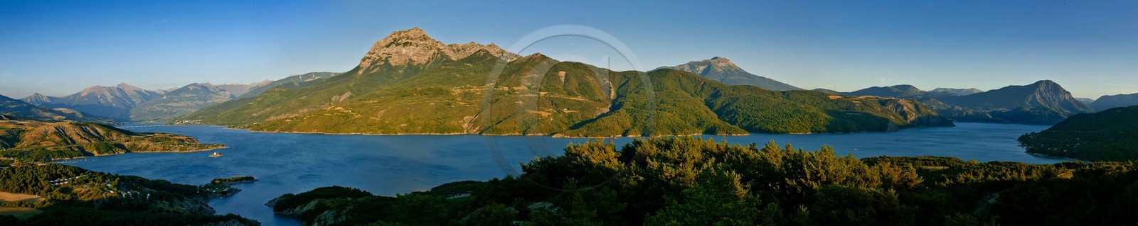 Lac de Serre-Ponçon, La baie Saint-Michel et le Pic de Morgon
