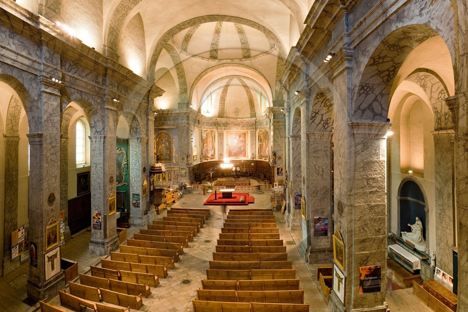Briançon, cité Vauban,  Église paroissiale Notre-Dame-et-Saint-Nicolas (ancienne collégiale Notre-Dame)