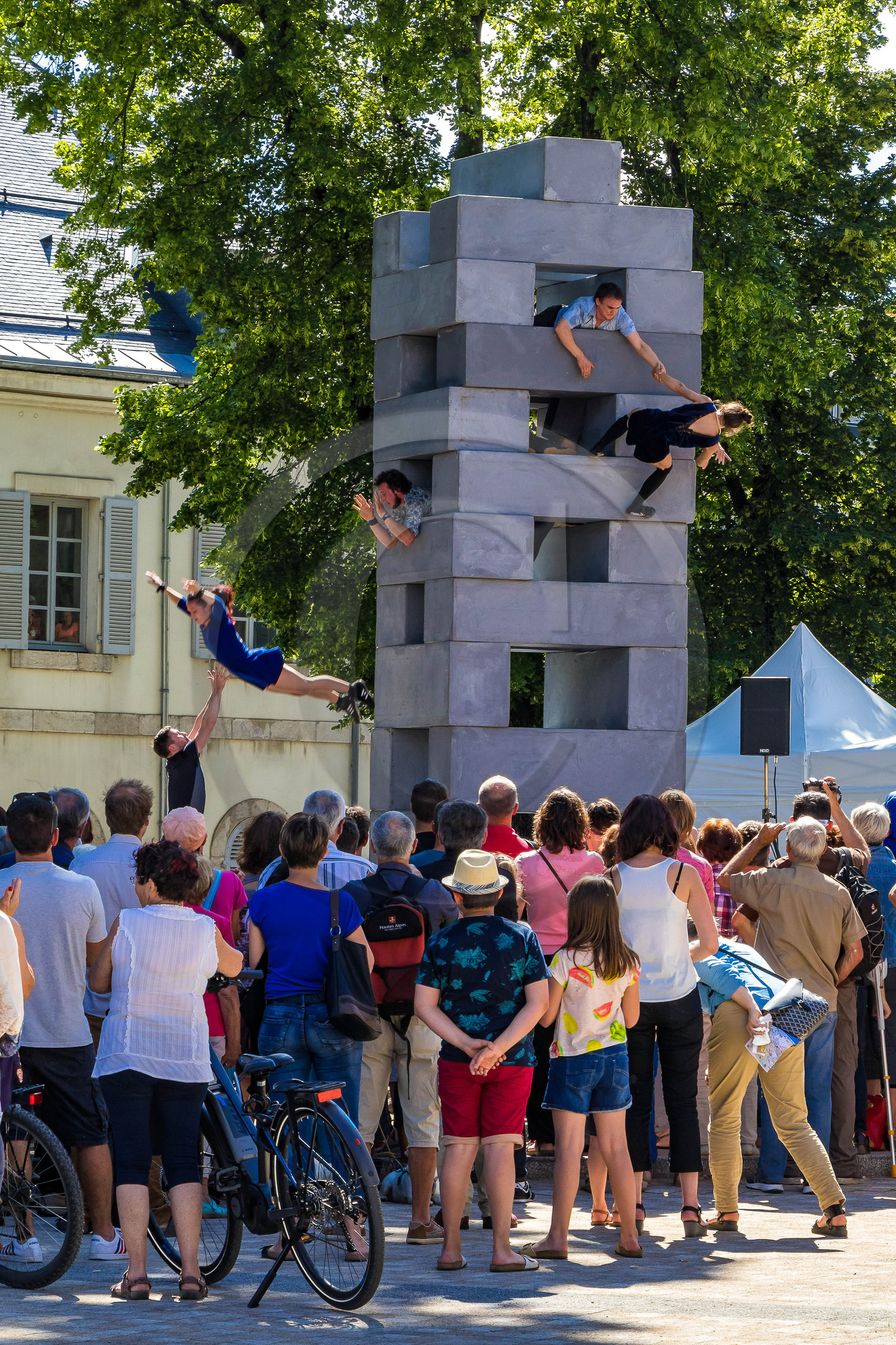 Festival Arts De Rue, Tous dehors (enfin) ! Block, Cie NoFit State Circus & Motion House - cirque & danse