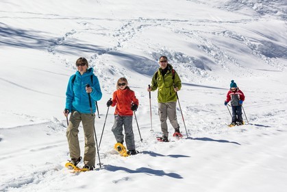 Crévoux, randonnée famille en raquettes à neige