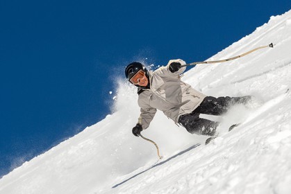 Ski enfant poudreuse