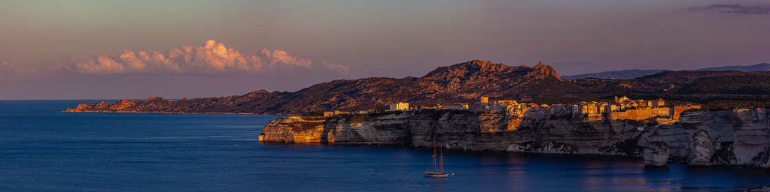 Lever de soleil sur Bonifacio