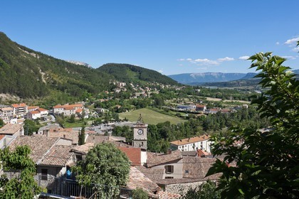 vallée du Buech, village de Serres