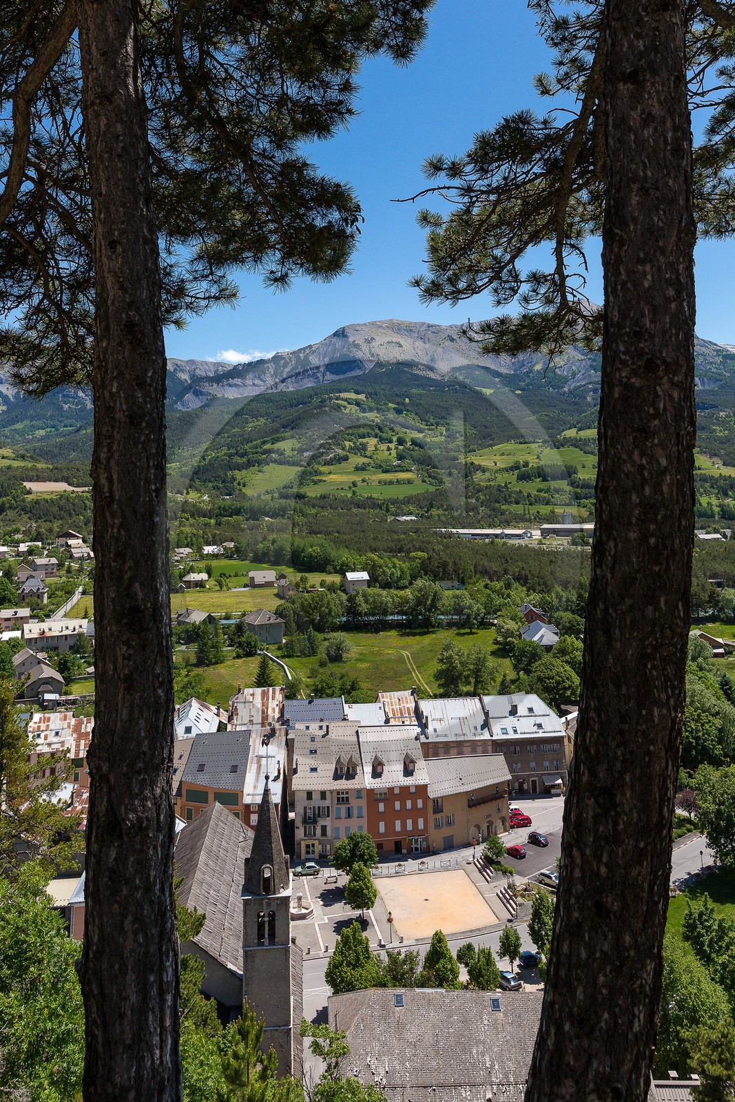 Jausiers, vue du Clocher, église Saint-Nicolas de Myre vue du Clocher du chemin du Chastel