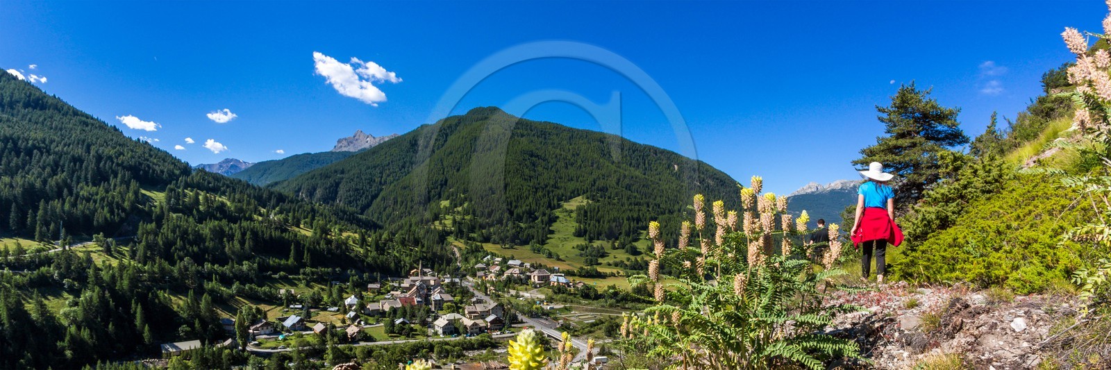 Château-Ville-Vieille, sentier des astragales
