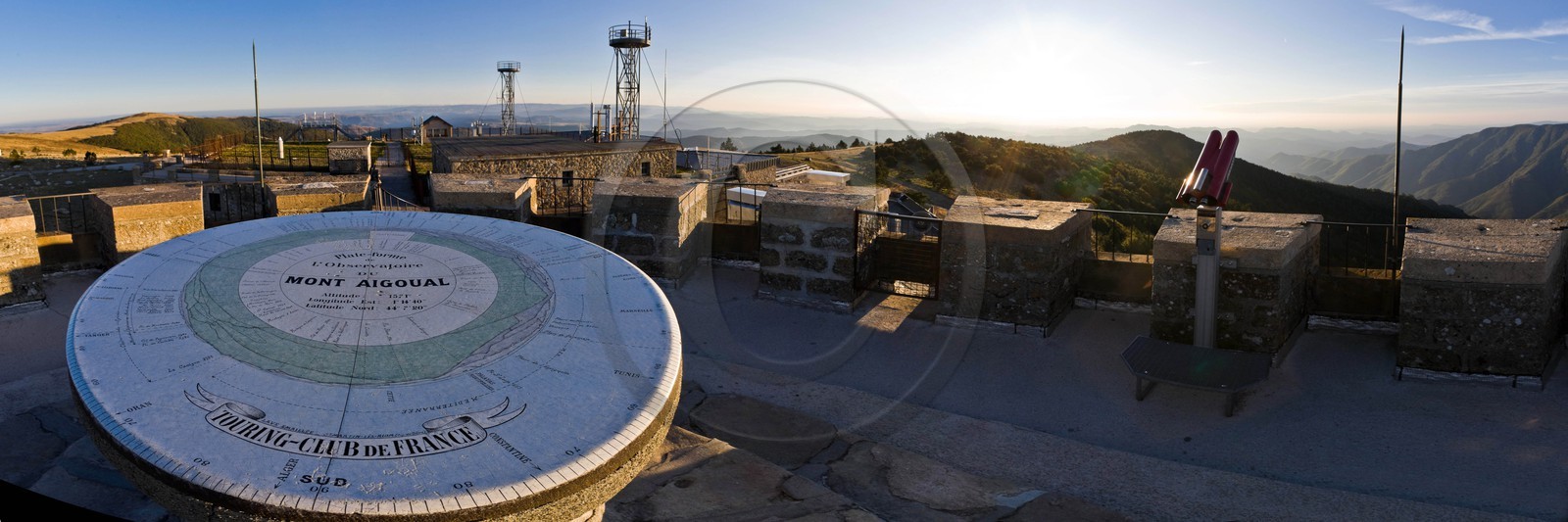 table d'orientation de l'observatoire météorologique du Mont Aigoual