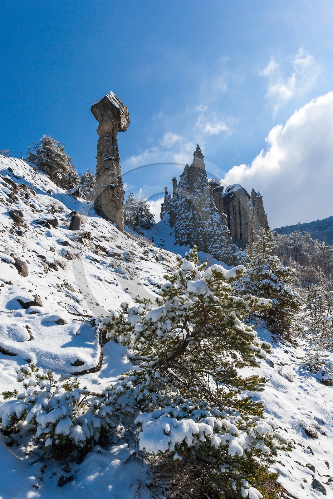 Le Sauze-du-Lac, village perché sur les hauteurs du lac de Serre-Ponçon