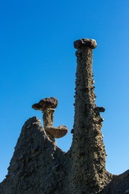 Le Sauze-du-Lac, site classé des Demoiselles Coiffées,  appelées également cheminées de fées