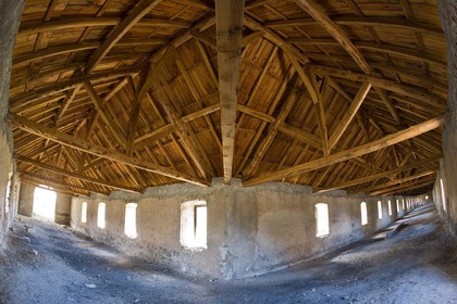 Briançon, charpente de la caserne casematée du Fort des Têtes
