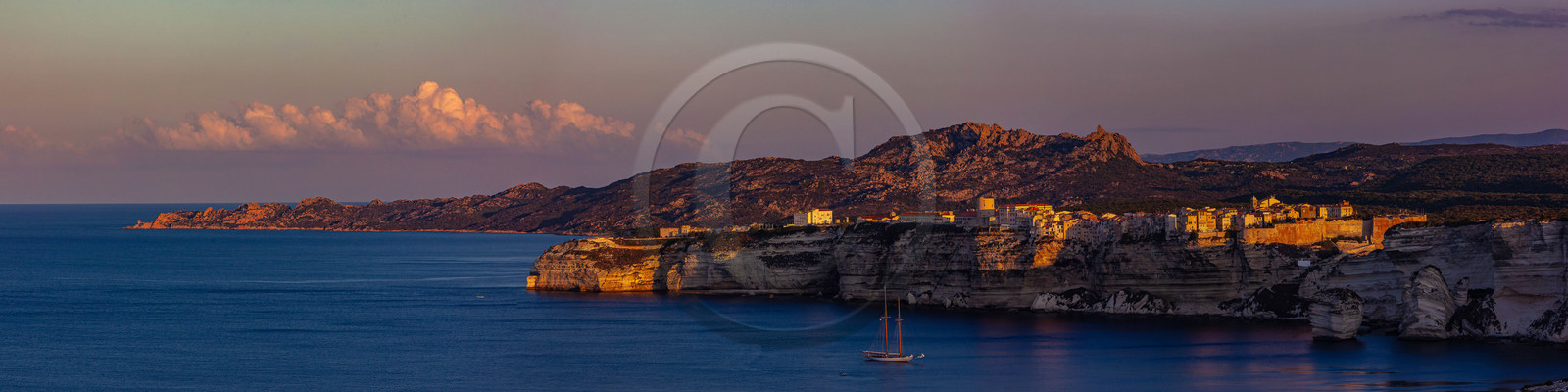 Lever de soleil sur Bonifacio