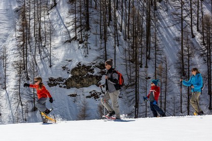 Crévoux, randonnée famille en raquettes à neige