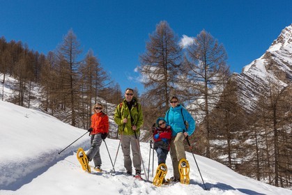 Crévoux, randonnée famille en raquettes à neige