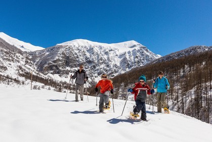 Crévoux, randonnée famille en raquettes à neige