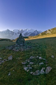 Réserve naturelle de Carlaveyron, cairn au col de Bellachat