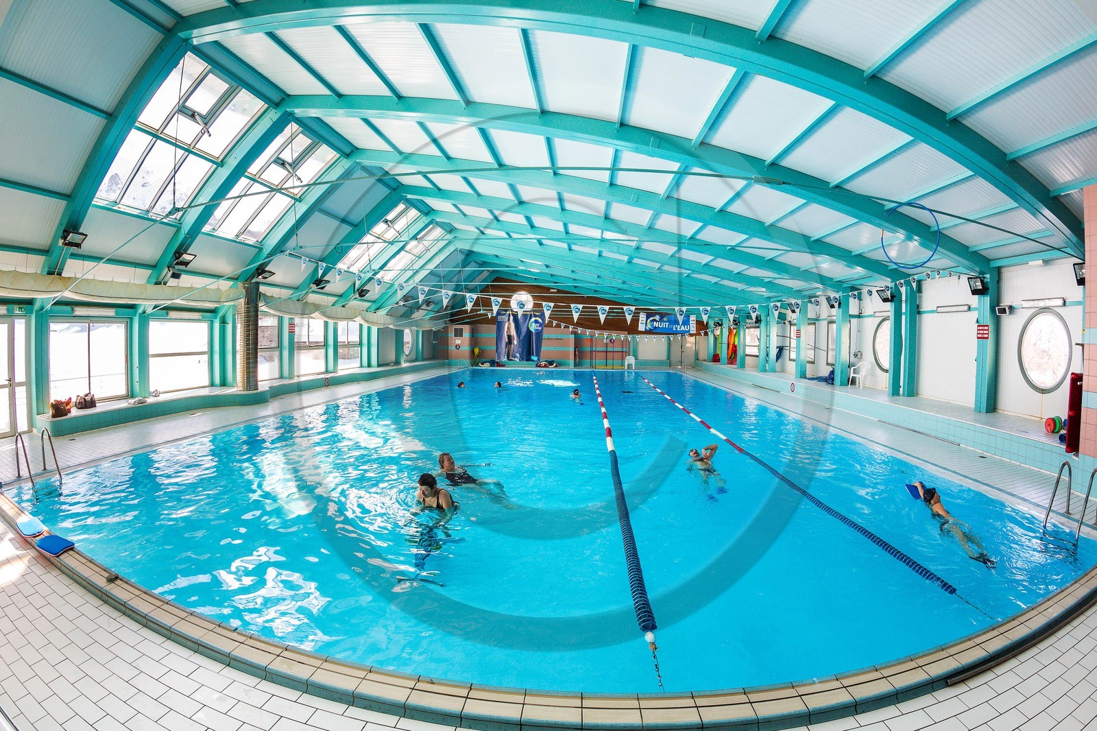 La station de ski Sauze Super-Sauze est une station village, la piscine couverte