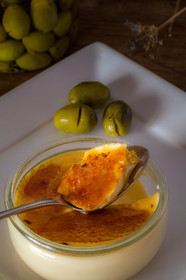 Crème brulée aux olives cassées de la vallée des Baux de Provence