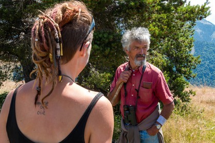 Alpage du Gau, le berger Guy Achard et Camille Magrit, bergère stagiaire