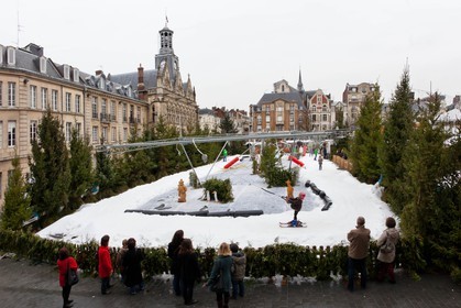 La patinoire en glace naturelle installée par Synerglace à Saint-Quentin