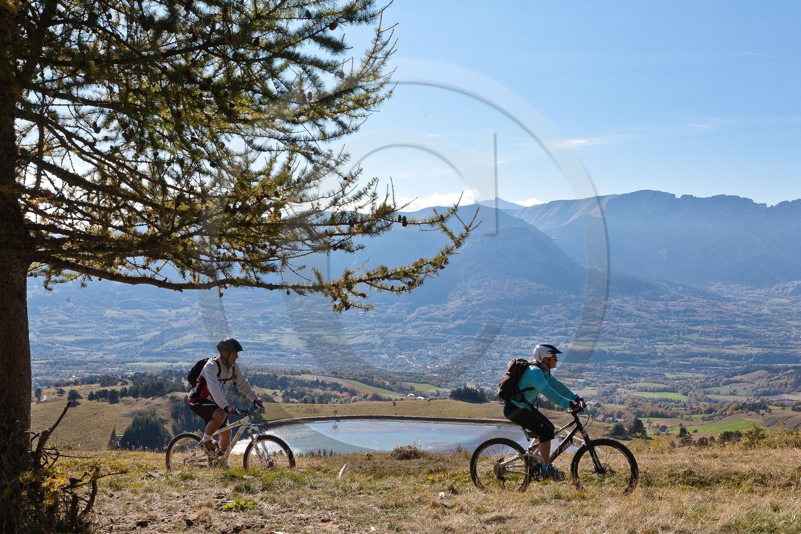Randonnée VTT chemin du canal de Mal-Cros, lac des Barbeyroux