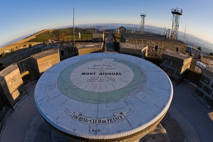 table d'orientation de l'observatoire météorologique du Mont Aigoual