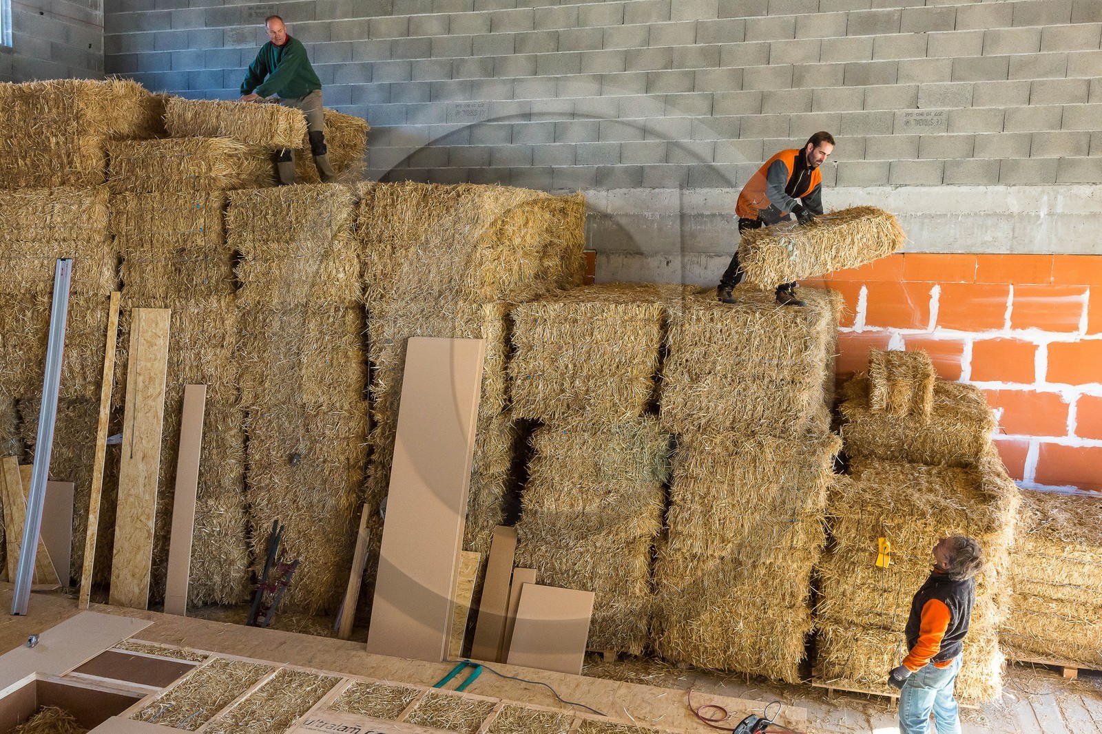 Constructeur de maison en paille