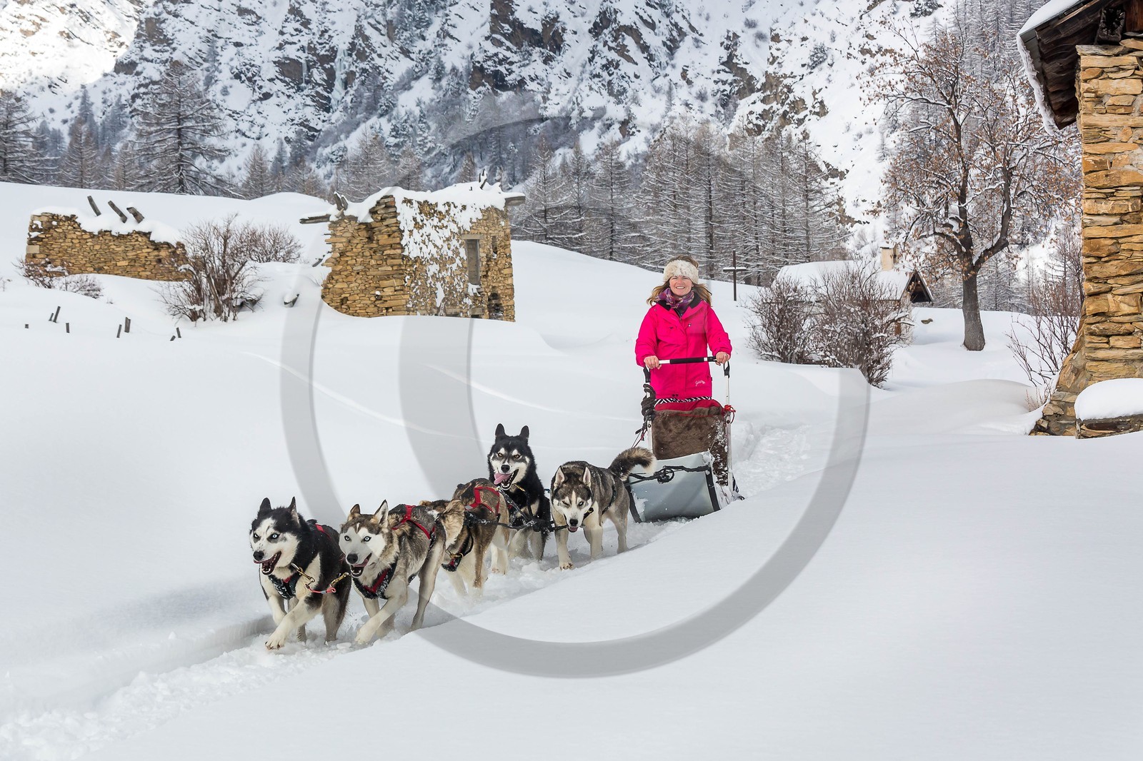 La Condamine-Châtelard, Sainte-Anne la Condamine, Coralie Bonnerot et ses chiens de traineau
