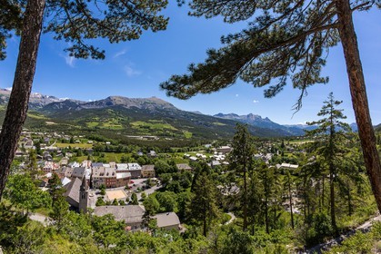 Jausiers, vue du Clocher, église Saint-Nicolas de Myre vue du Clocher du chemin du Chastel