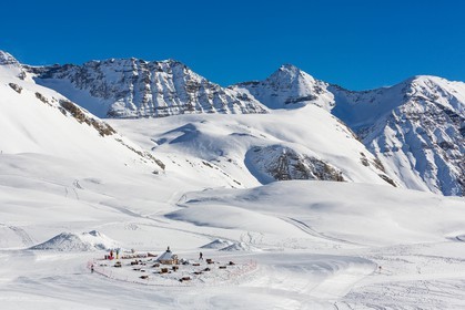 Station de ski d'Orcières 1850, plateau de Rocherousse, village d'igloo Williwaw