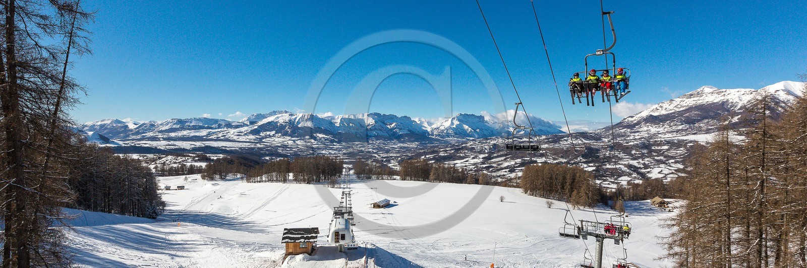 station village de Saint-Léger-les Mélèzes, télésiège du Cuchon